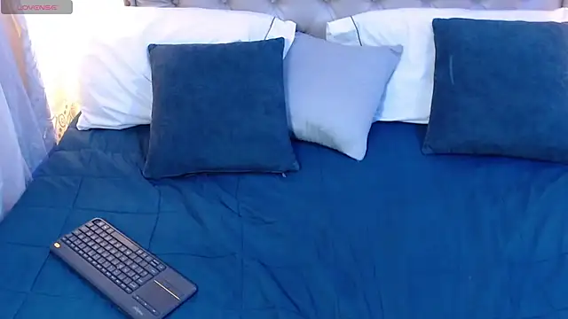 Liiamthompson webcam
