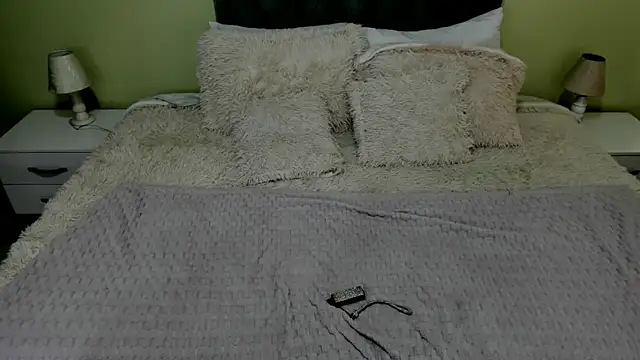Bela_Craxkerr webcam