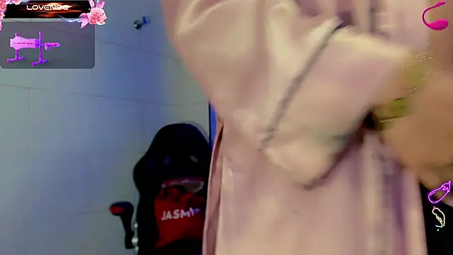 Sharlotte_Jones webcam