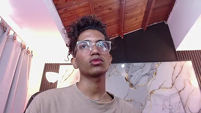 triiangel_latinboy webcam