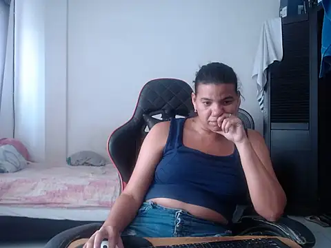 Adriana_0312 webcam