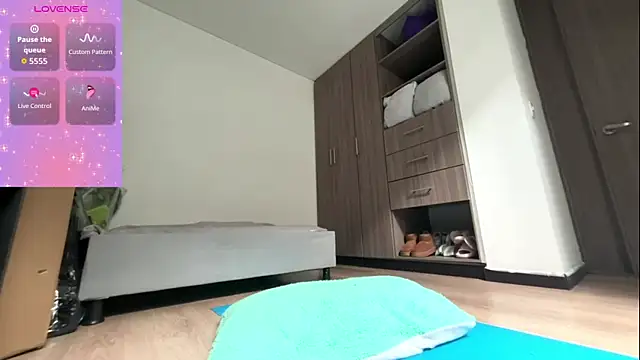 Sarahhh_0 live cam on StripChat