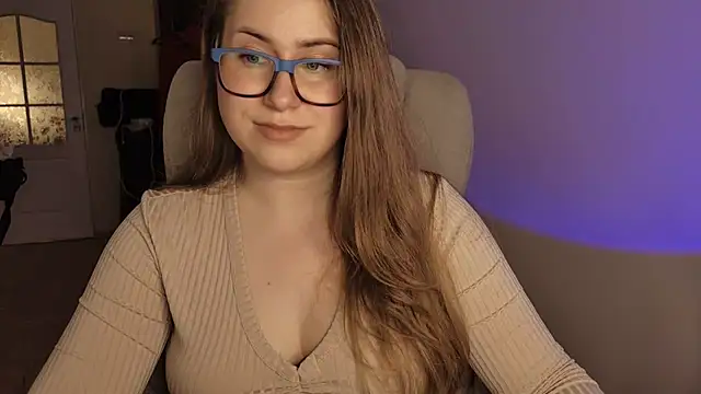 SeasonalSomeone live cam on StripChat