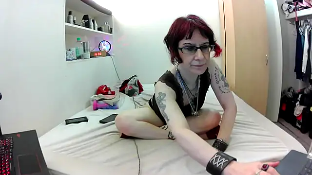 Empress_Lilith live cam on StripChat