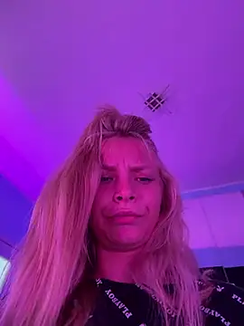 AnastasiaAniess live cam on StripChat