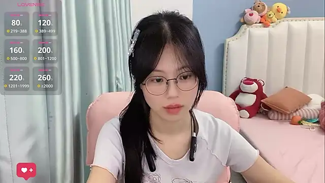 Luna-666 live cam on StripChat
