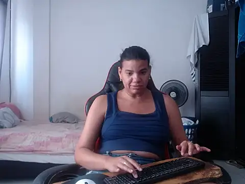 Adriana_0312 live cam on StripChat