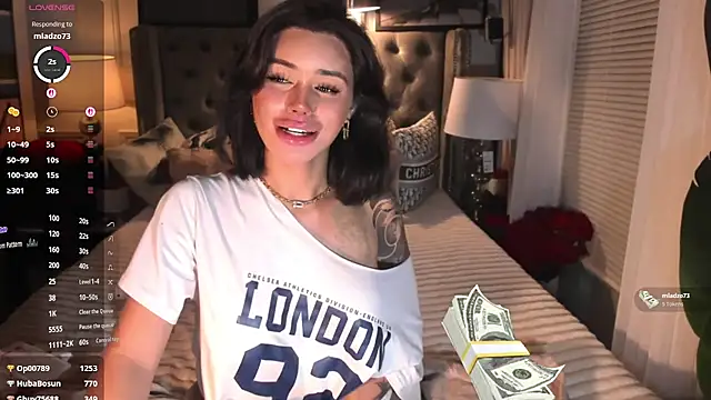 ParisianDoll webcam