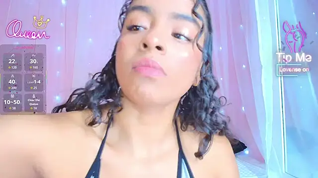 SunnyGilmoree live cam on StripChat