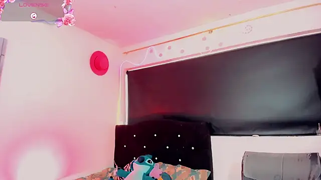Kendall_hornyy live cam on StripChat