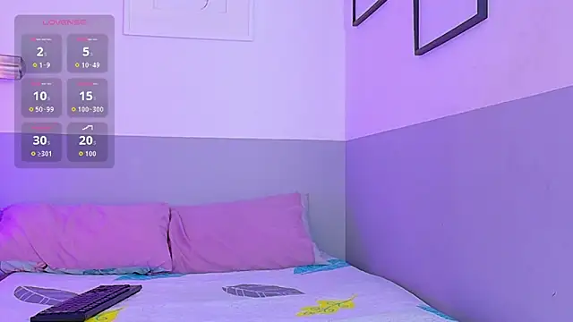 youngmommyy live cam on StripChat