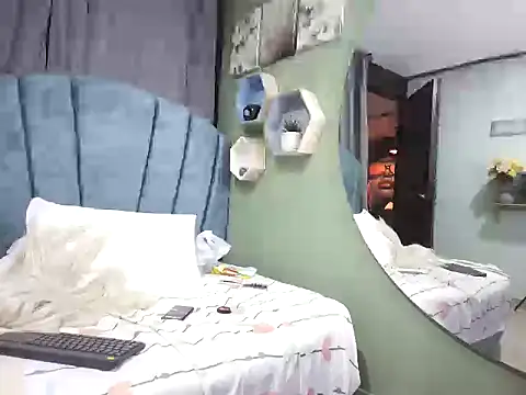 NahomiFoxTs webcam