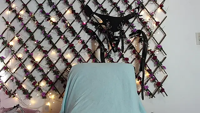 Samantha_Wallker live cam on StripChat