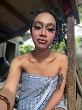 Innocent_yanixx69 live cam on StripChat