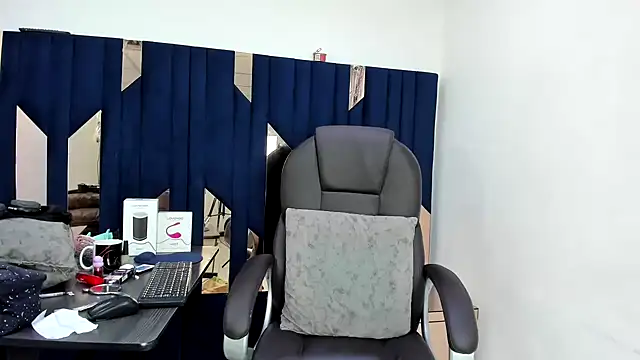Aisha_hotts777 webcam