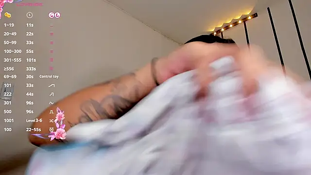 IsabellBigtitsxx webcam