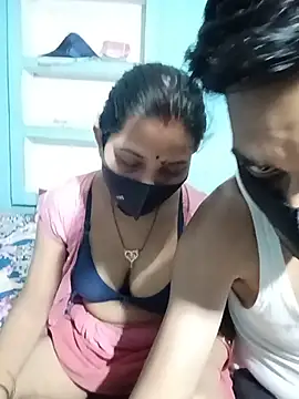 RoyalDesiCouple webcam