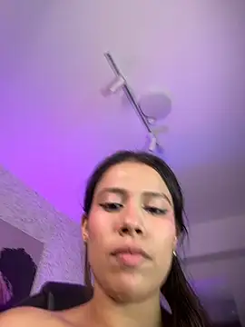 NINI__MOON__ live cam on StripChat