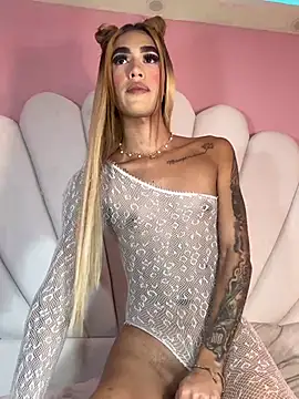 Nikol-hilton webcam