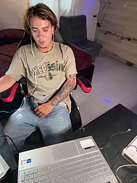 AngelLatinBoy webcam