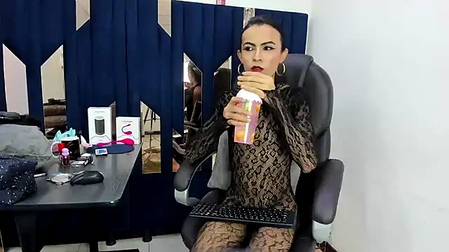 Aisha_hotts777 webcam