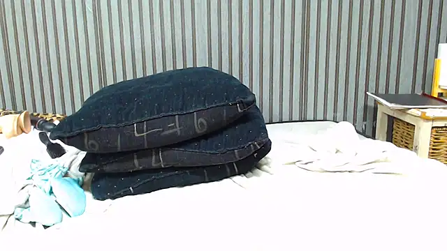 ROYALASS25 webcam