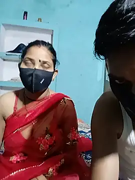 RoyalDesiCouple webcam