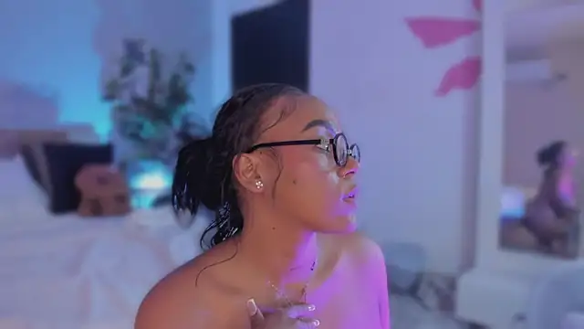 YariRose webcam
