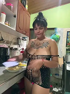 KattalellaGomez webcam