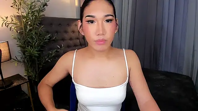 Hugecockasianprincess webcam