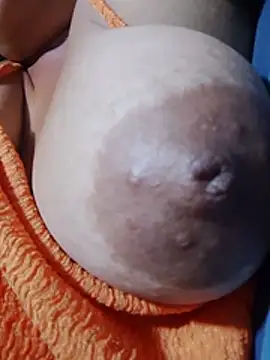 Hotmommax webcam