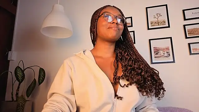 Victoria-Jacksonn webcam