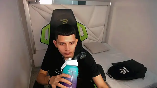 Pov_man777 webcam
