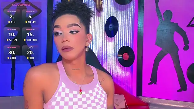 nickyminach_ webcam