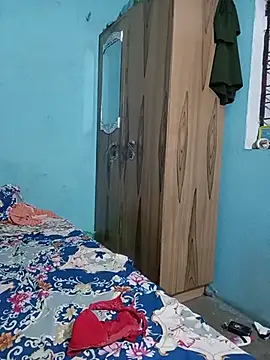 RoyalDesiCouple webcam