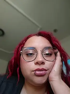CURVY-HORNY webcam