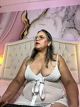 Lucy_Milf_474 webcam