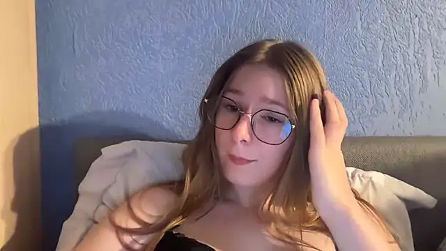 MadyOFF11_12_23 webcam