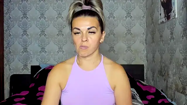 NicoletMoore webcam