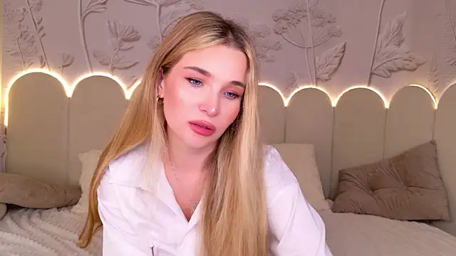 Lina_Sinerz live cam on StripChat