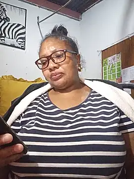 YELLOW_BONE webcam
