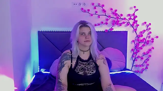 JoannLowe webcam