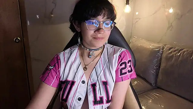 Lili_Gomez_ live cam on StripChat