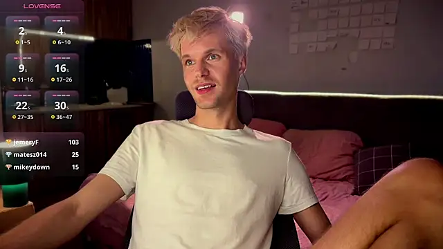 Leonnextdoor live cam on StripChat