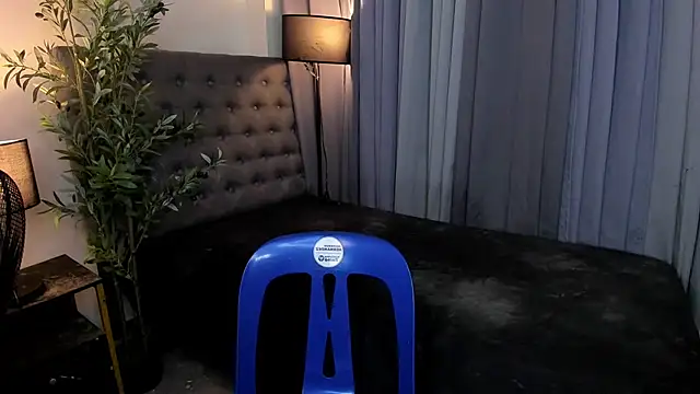 Hugecockasianprincess webcam