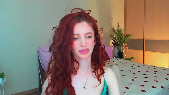 ChristinaConteeree live cam on StripChat