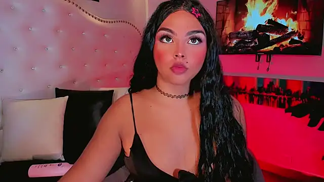 Maia_Hotts webcam
