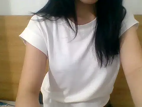 kiraa-007 live cam on StripChat