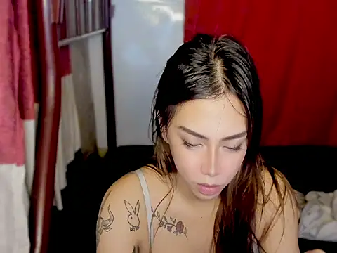 ArianaLore webcam