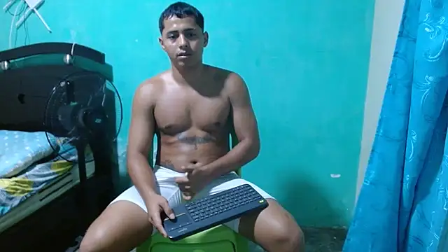 Lil_condor_baby webcam